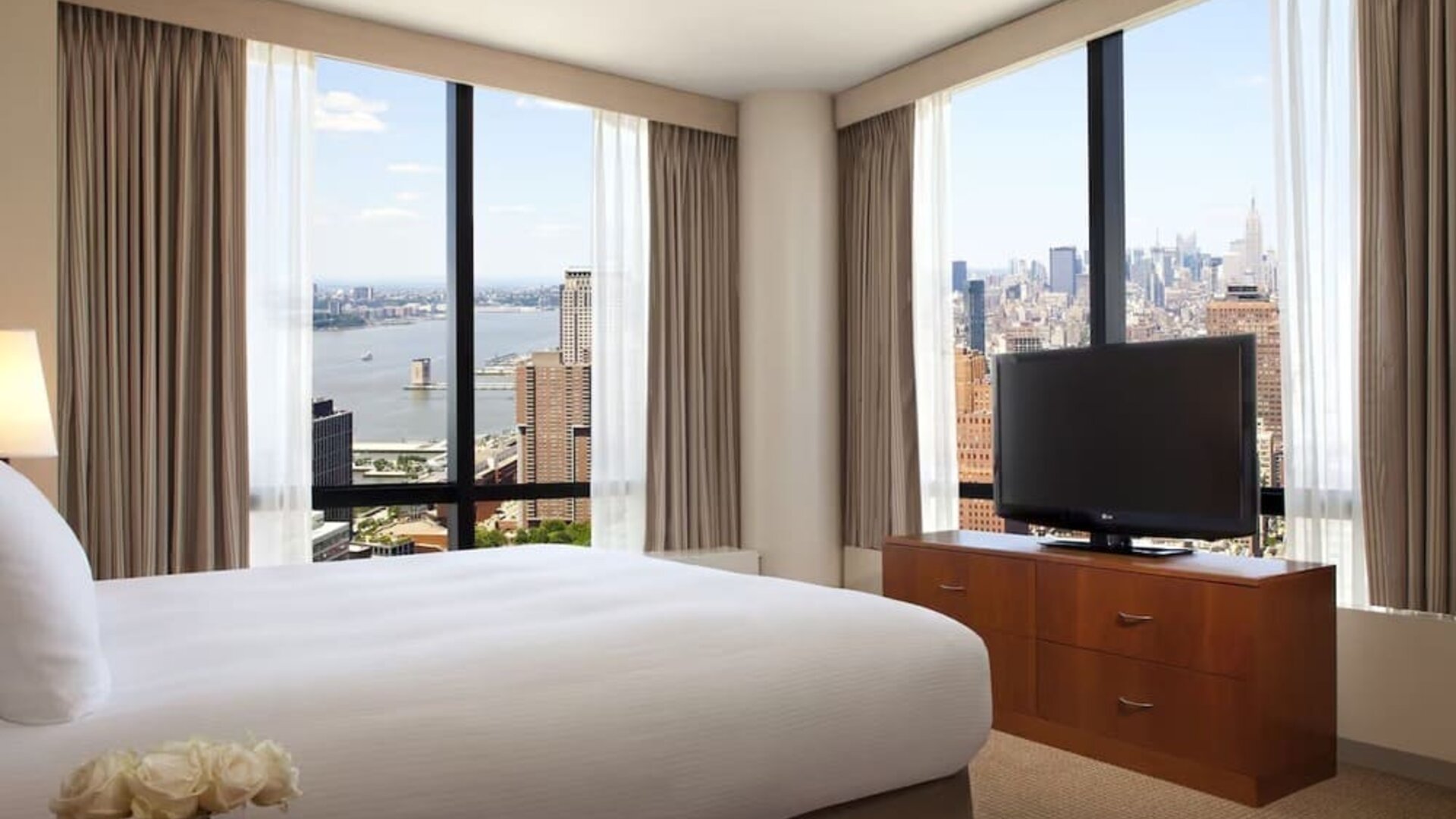 King room with TV at M Social New York Downtown.