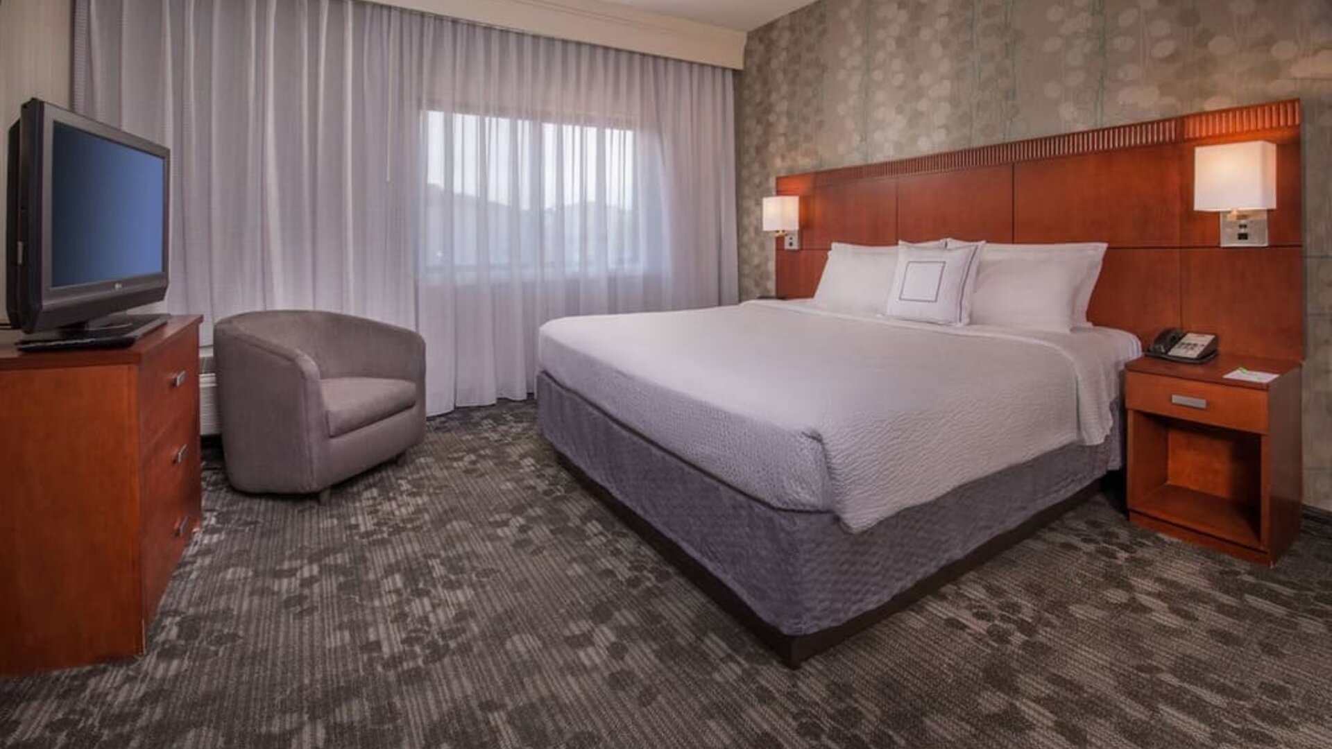 Romantic king room with TV at Courtyard Dulles Airport Chantilly.