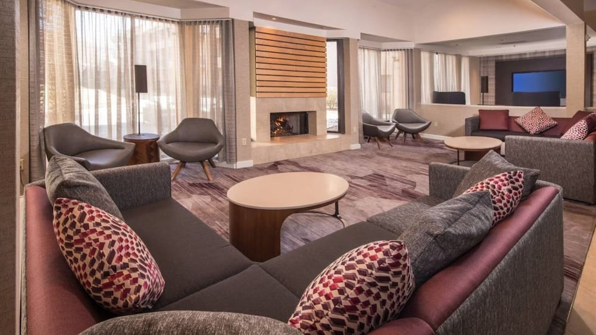 Lounge area at Courtyard Dulles Airport Chantilly.