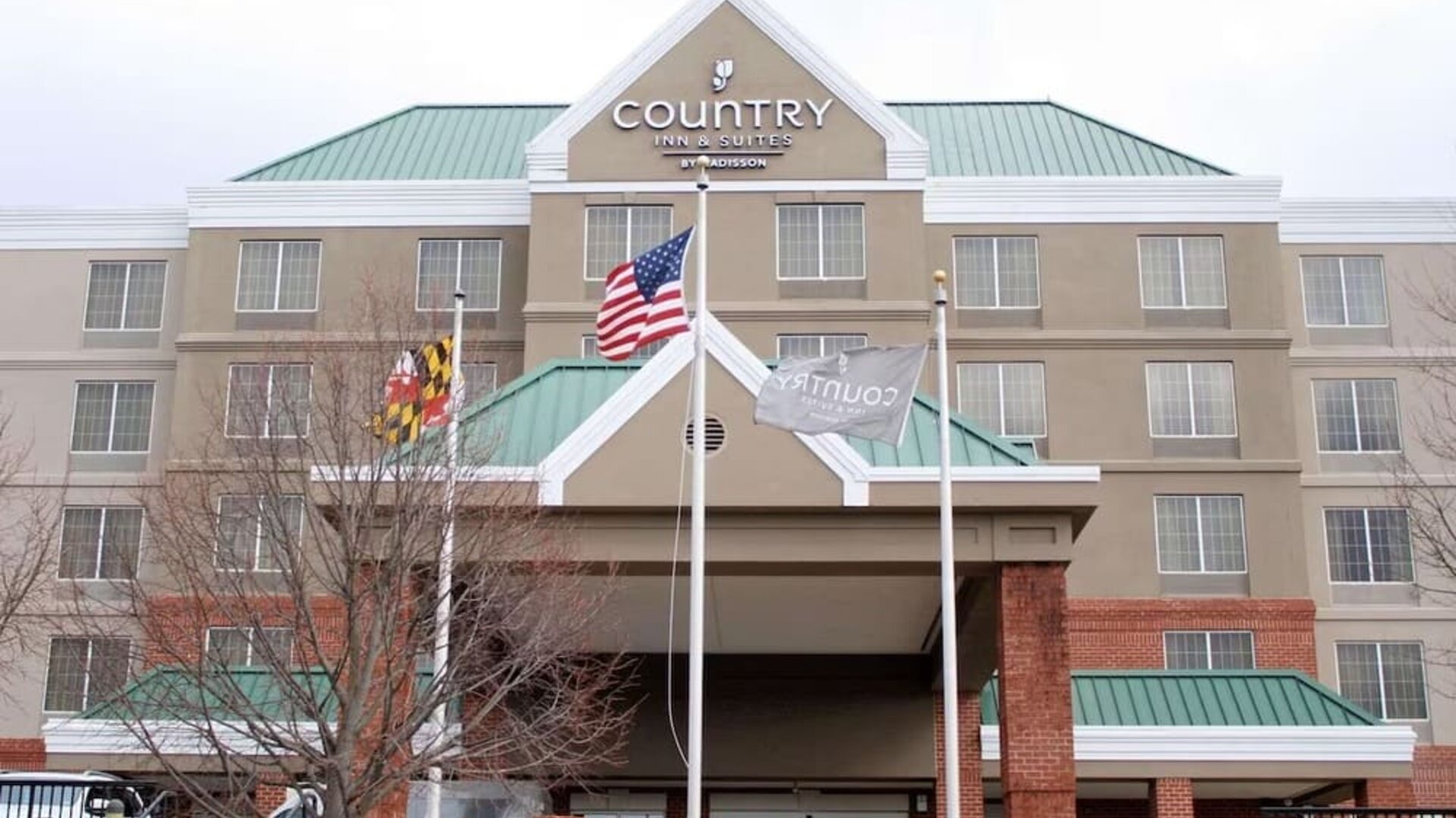 Hotel exterior at Country Inn & Suites By Radisson, BWI Airport.