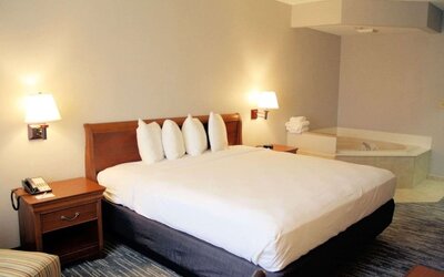 Day use room with hot tub at Country Inn & Suites By Radisson, BWI Airport.