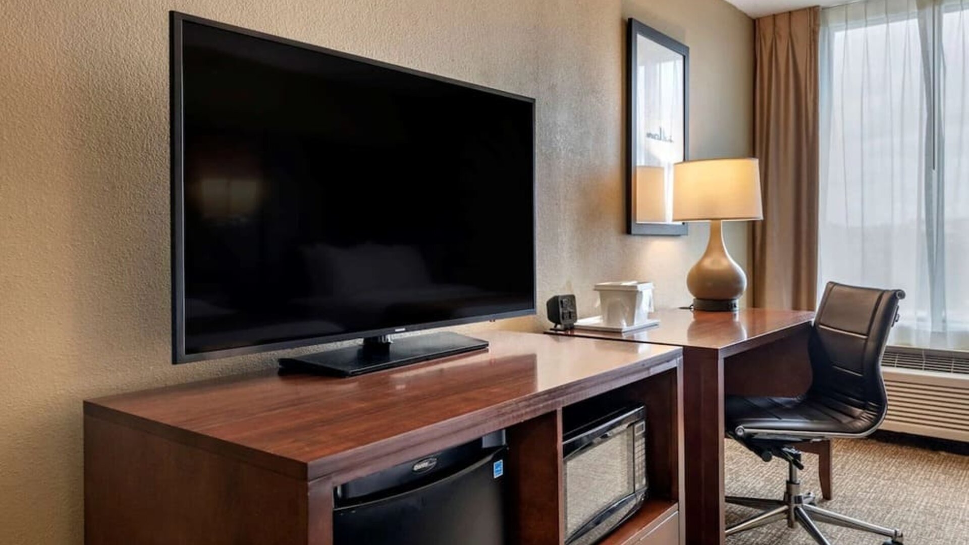 Day room with TV and work station at Comfort Suites Baymeadows Near Butler Blvd.