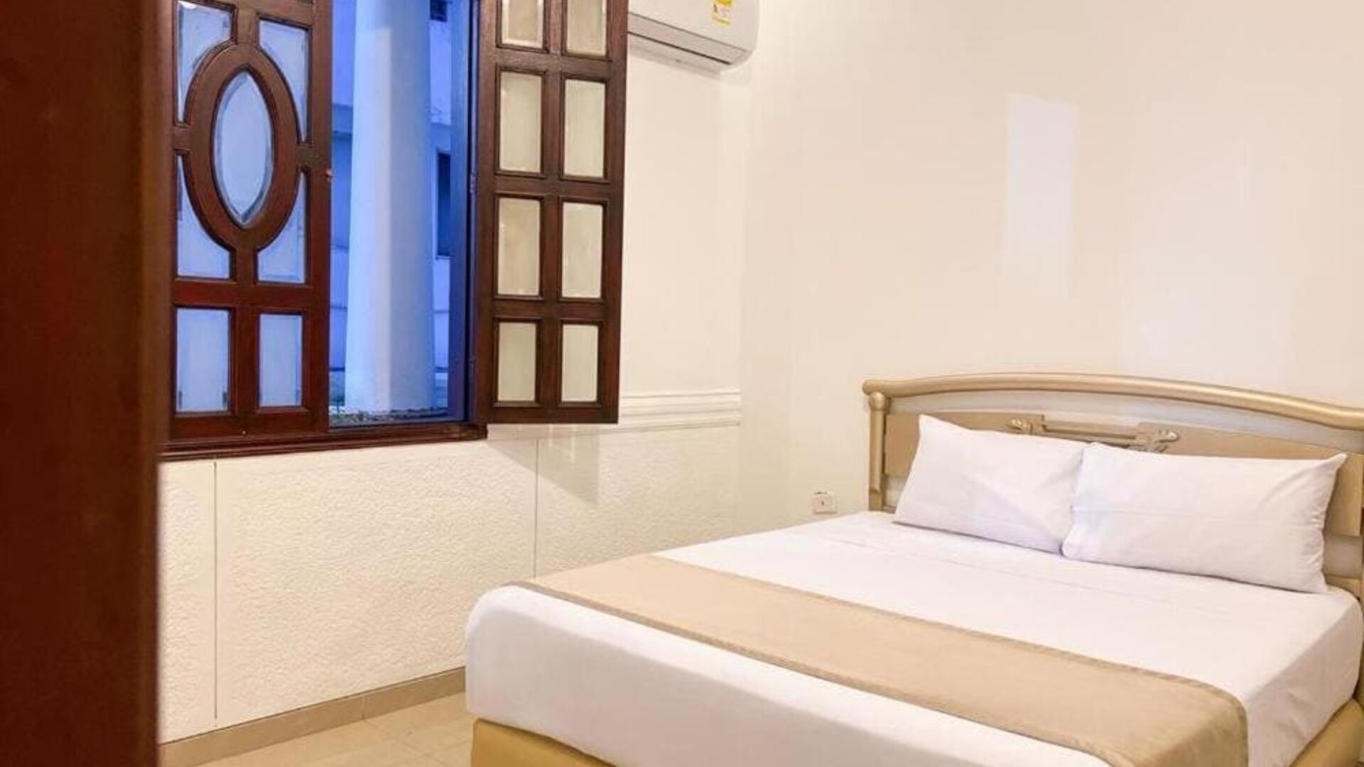 Day use room with natural light at Hotel Barranquilla Prado.