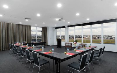 Professional board room at Rydges Sydney Airport Hotel.