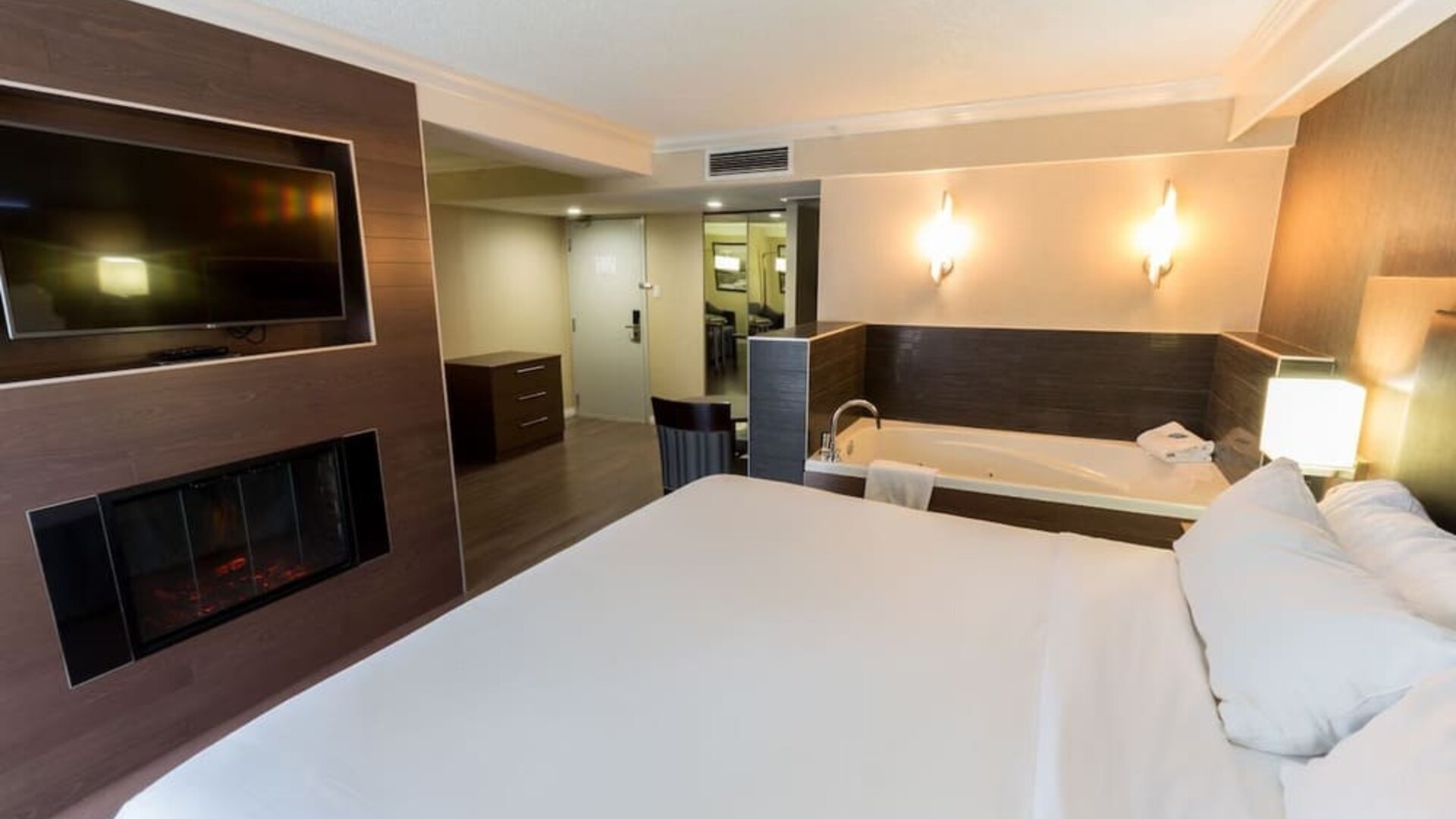 Cozy king room with TV and hot tub at Holiday Inn Express Edmonton Downtown.