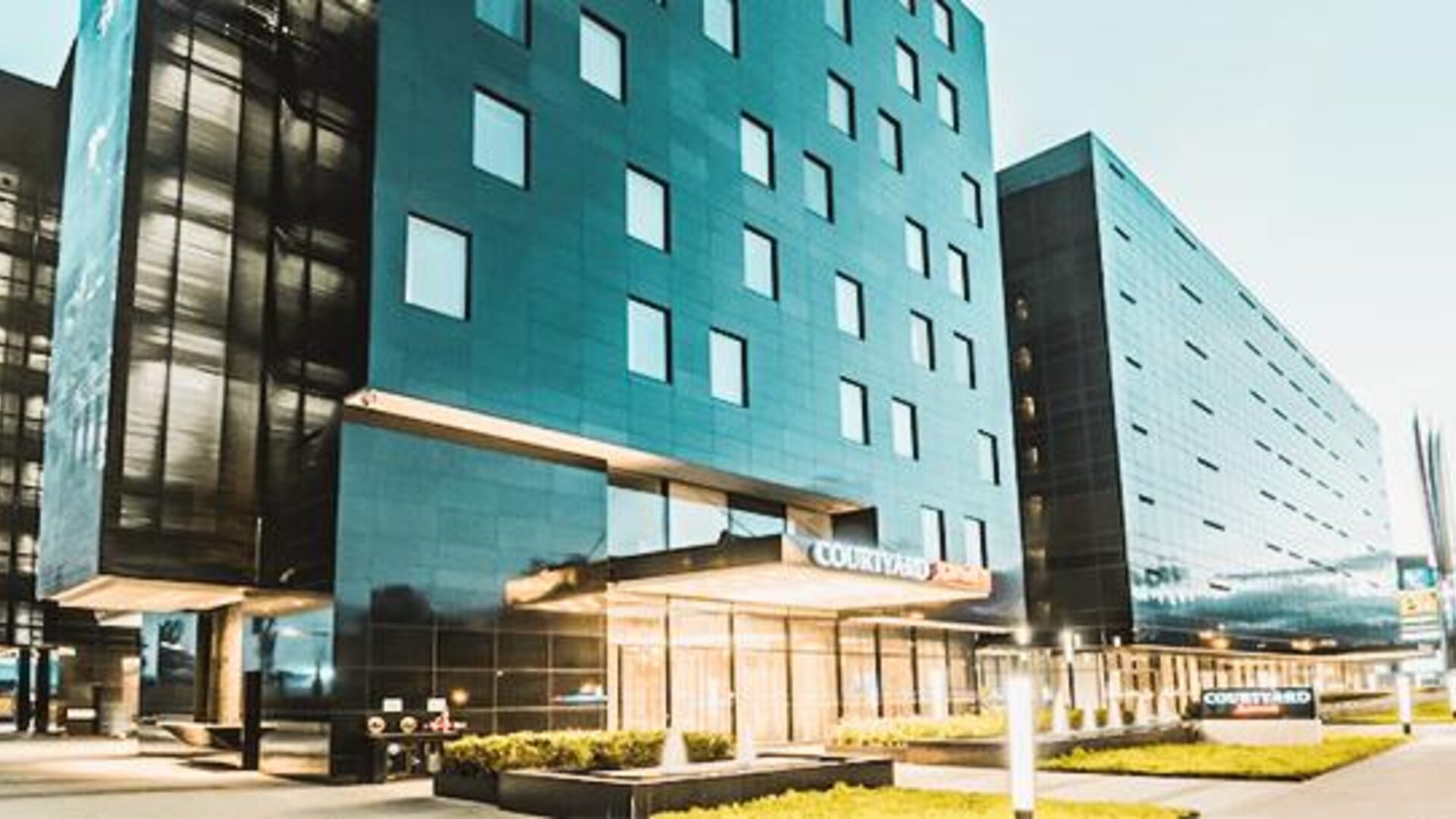 Courtyard By Marriott Bogota Airport