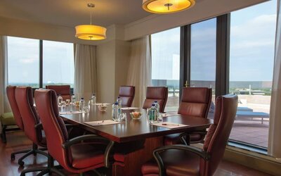 Professional meeting room at Washington Dulles Marriott Suites.