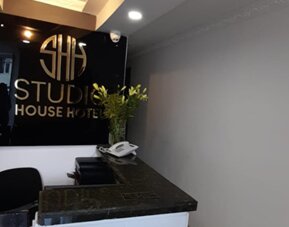 House Studio Hotel