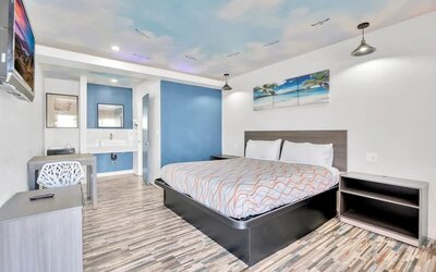 Romantic king room with TV at Tradewinds Motel.