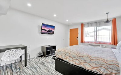 Day room with natural light and TV at Tradewinds Motel.