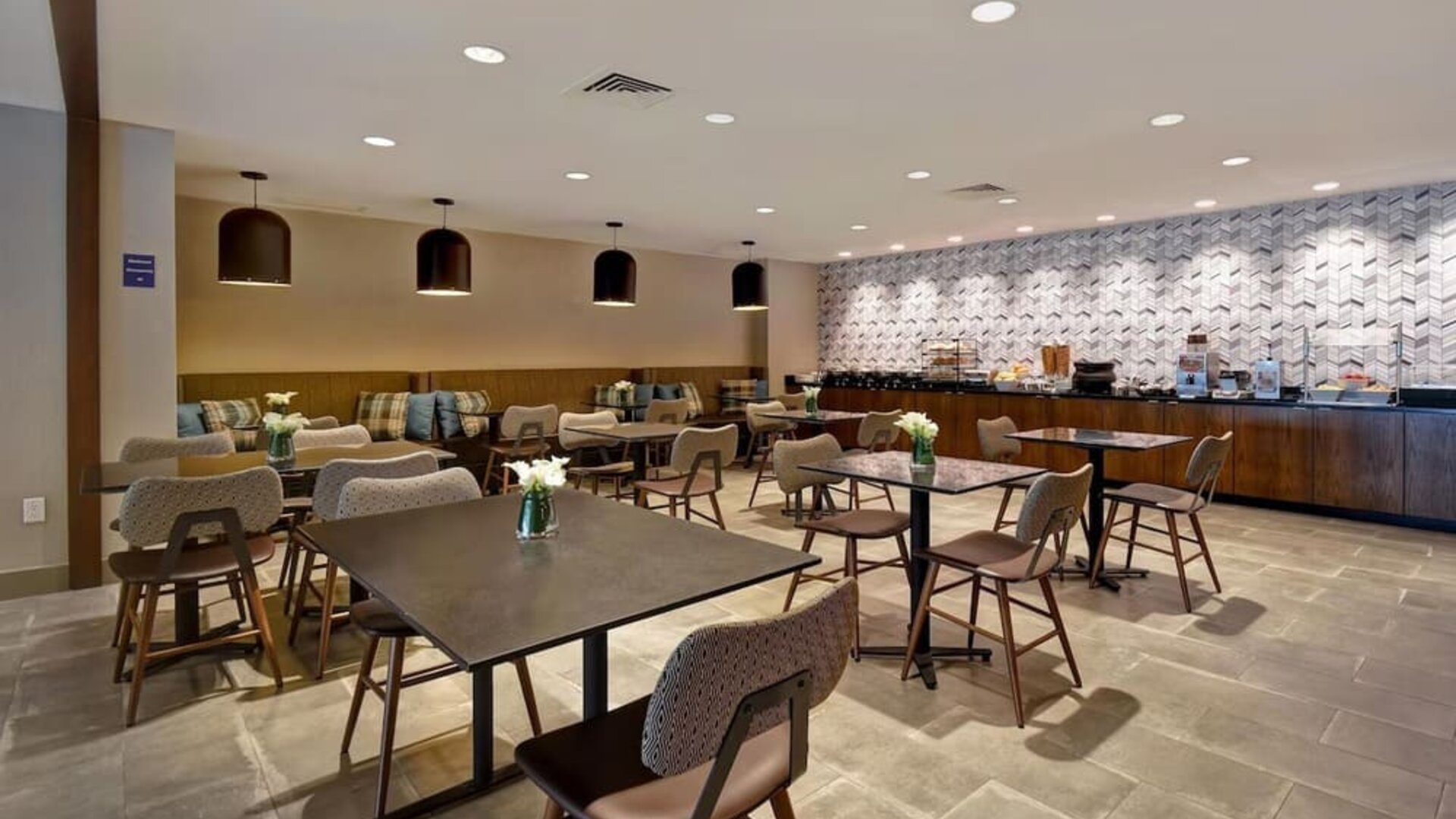 Dining room at Four Points By Sheraton Boston-Newton. 