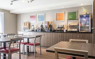 Dining area at Comfort Inn Sherbrooke.