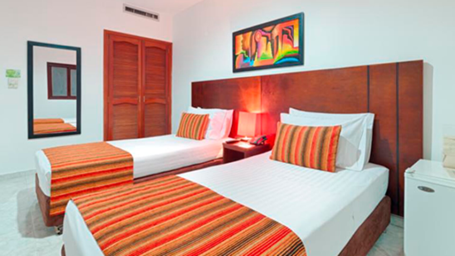 Tama Hotel Granada Real