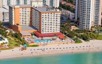 Hotel with beach access at Ramada Plaza Marco Polo Beach Resort.