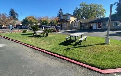 Outdoor garden seating at North Bay Inn.