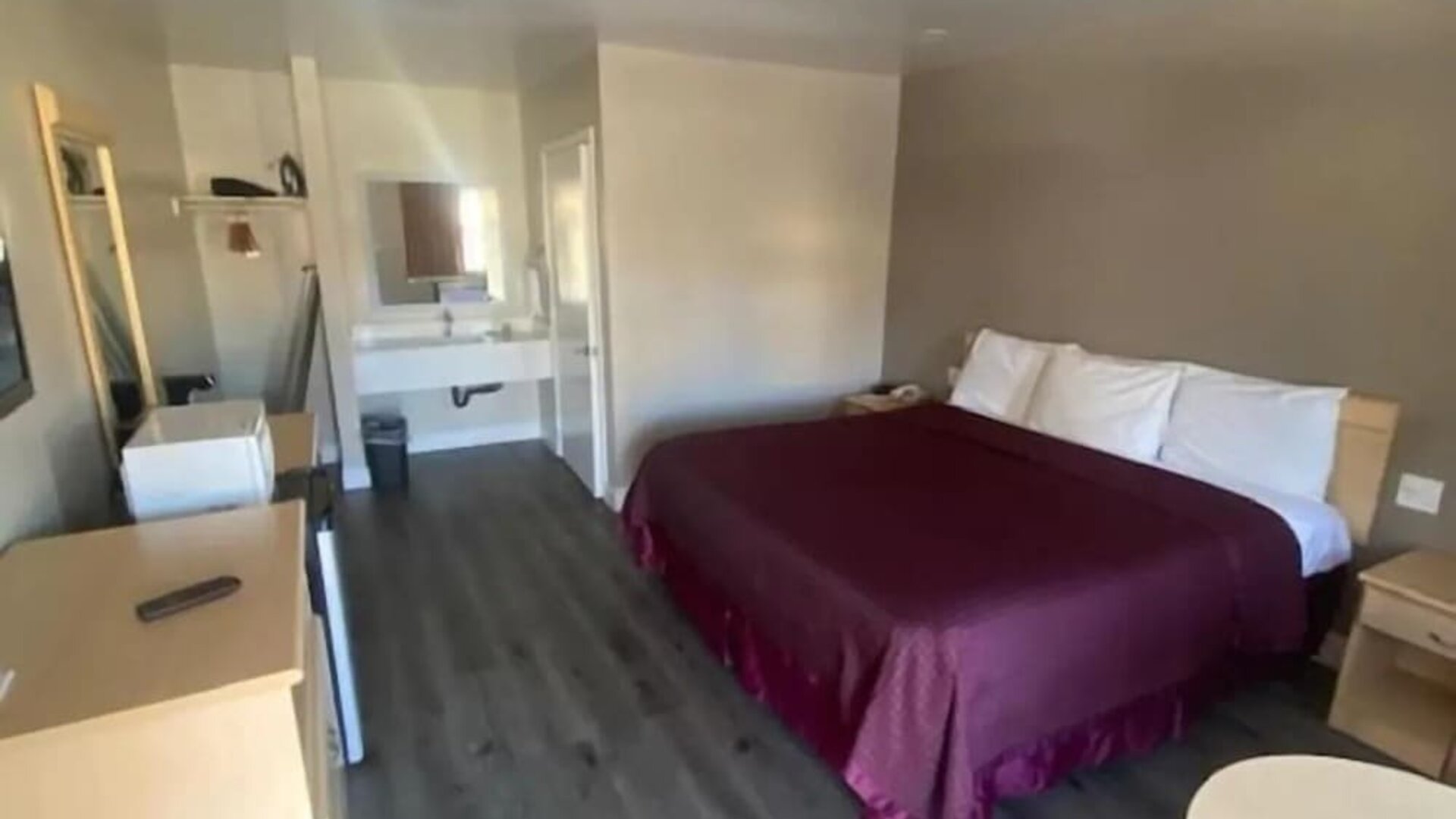 Day room with king bed at North Bay Inn.