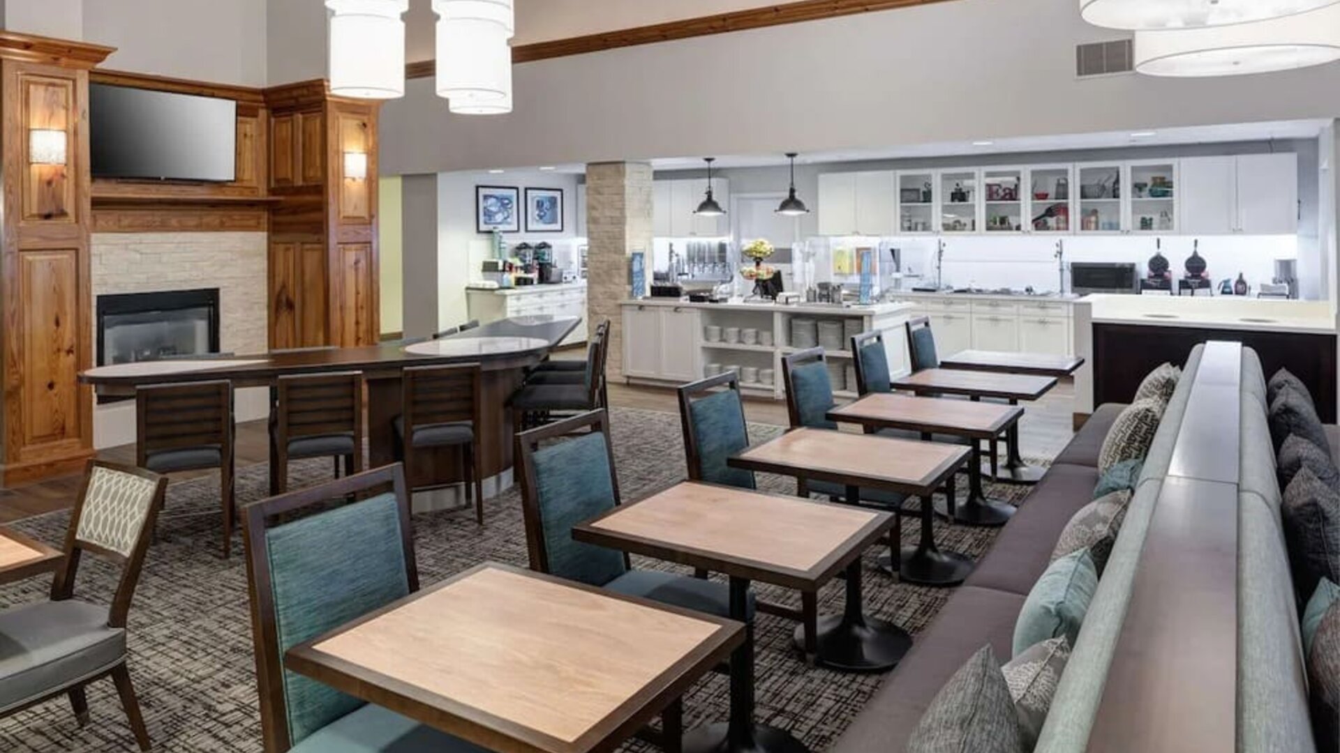Dining and coworking space at Homewood Suites By Hilton Austin NW Near The Domain.