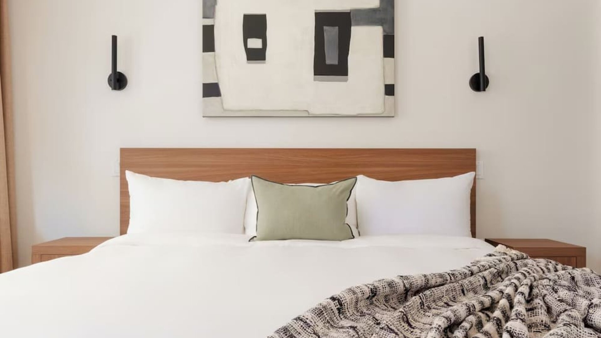 Romantic king day roomat Lum Hotel Inglewood.