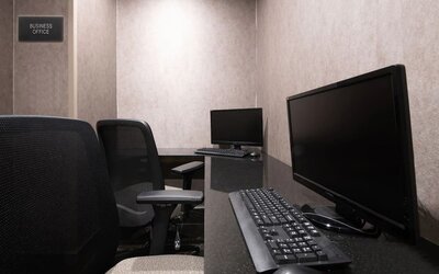 Business center available at Aliz Hotel Times Square. 