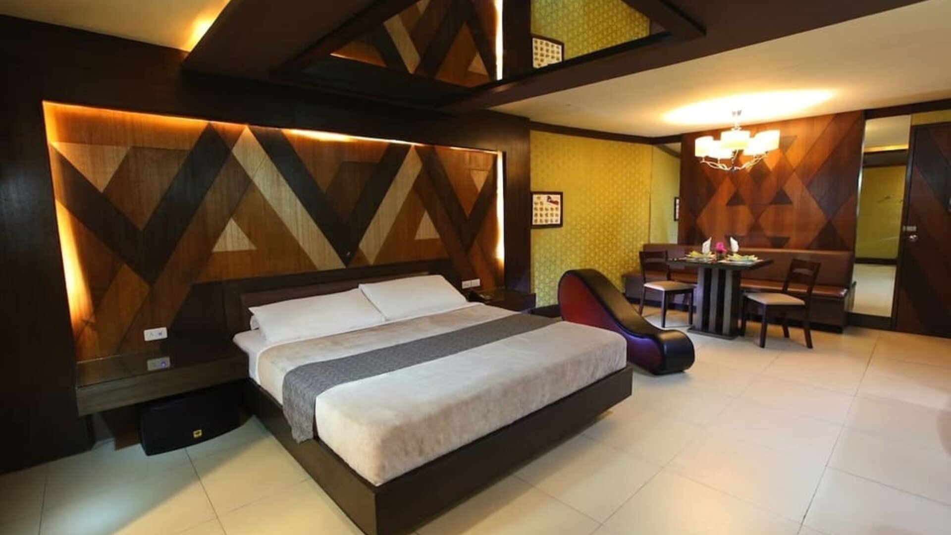 Romantic day use room at Victoria Court Las Piñas.