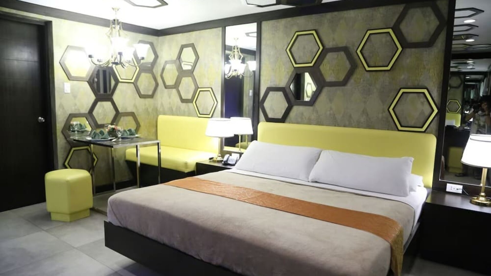 Simple king room at Victoria Court Las Piñas.