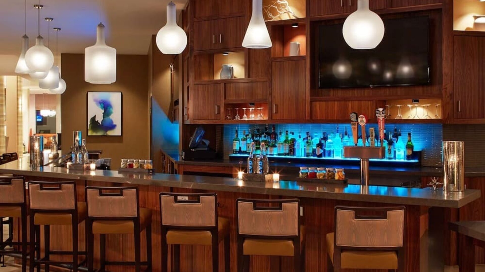 Stylish hotel bar offering handcrafted beverages, comfortable seating, and a sophisticated atmosphere for relaxing after a busy day at Hilton Garden Inn Boston/Marlborough.