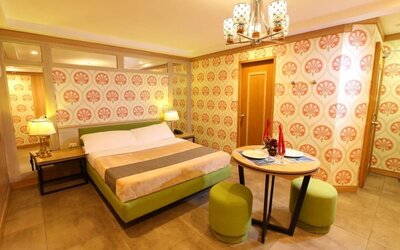 Spacious day room with dining area at Victoria Court Hillcrest.