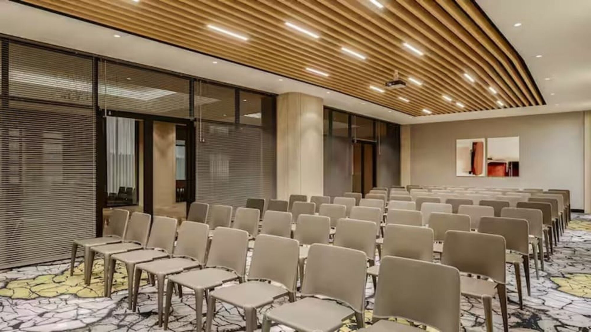 Meeting room at Hilton Garden Inn Termez Ayritom.