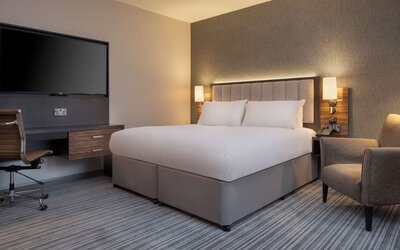 Day use room with natural light at DoubleTree By Hilton London - Chelsea.
