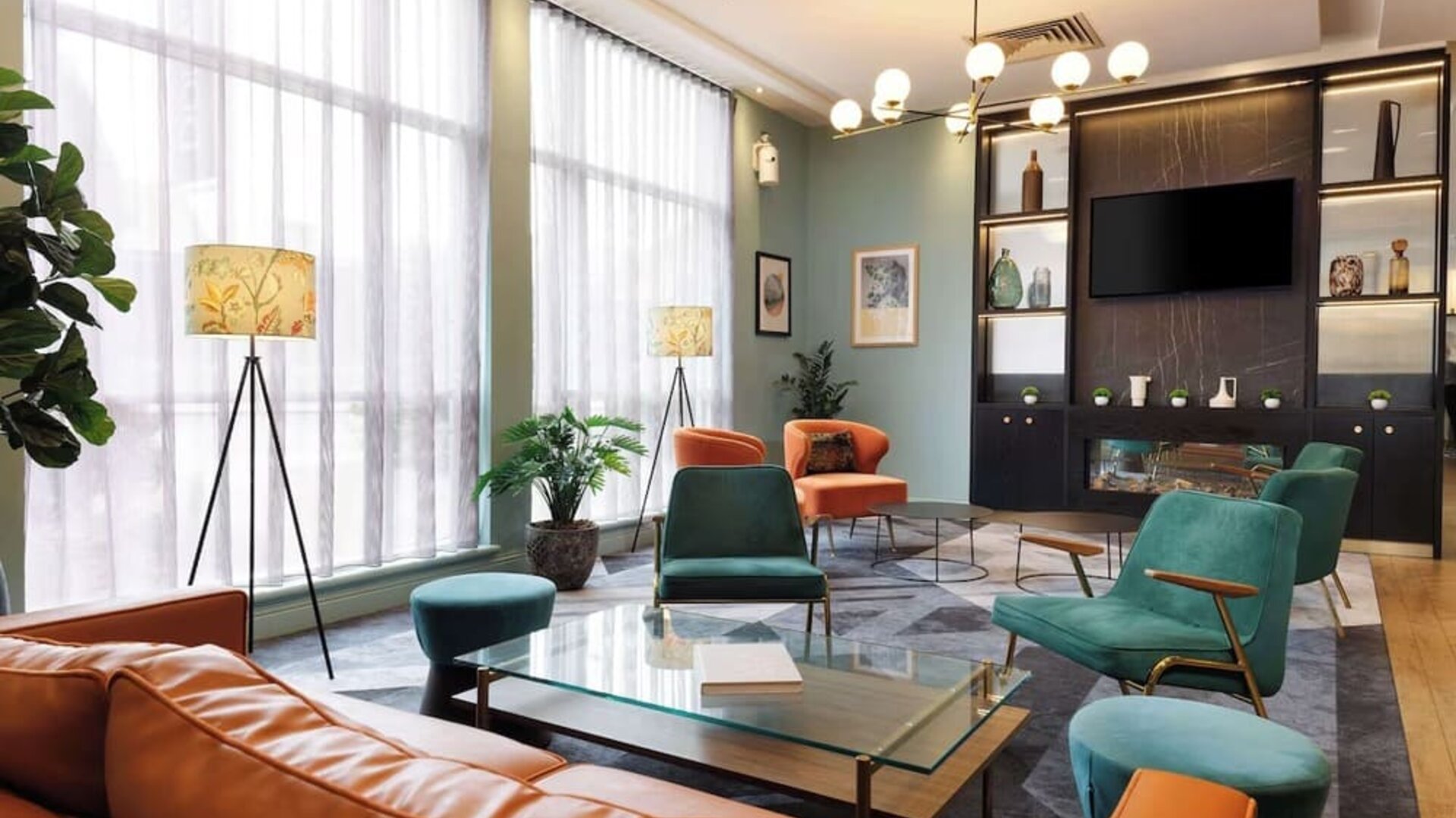 Lobby and coworking lounge at DoubleTree By Hilton London - Chelsea.