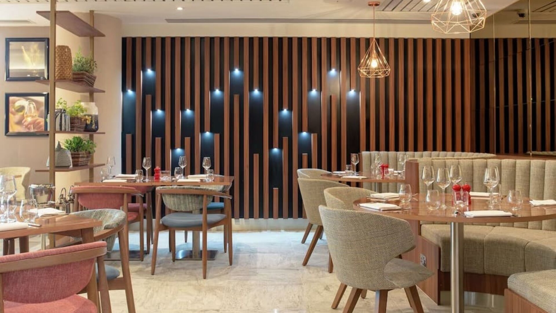 Dining area at Hilton Garden Inn London Heathrow Terminals 2 And 3.