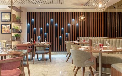 Dining area at Hilton Garden Inn London Heathrow Terminals 2 And 3.