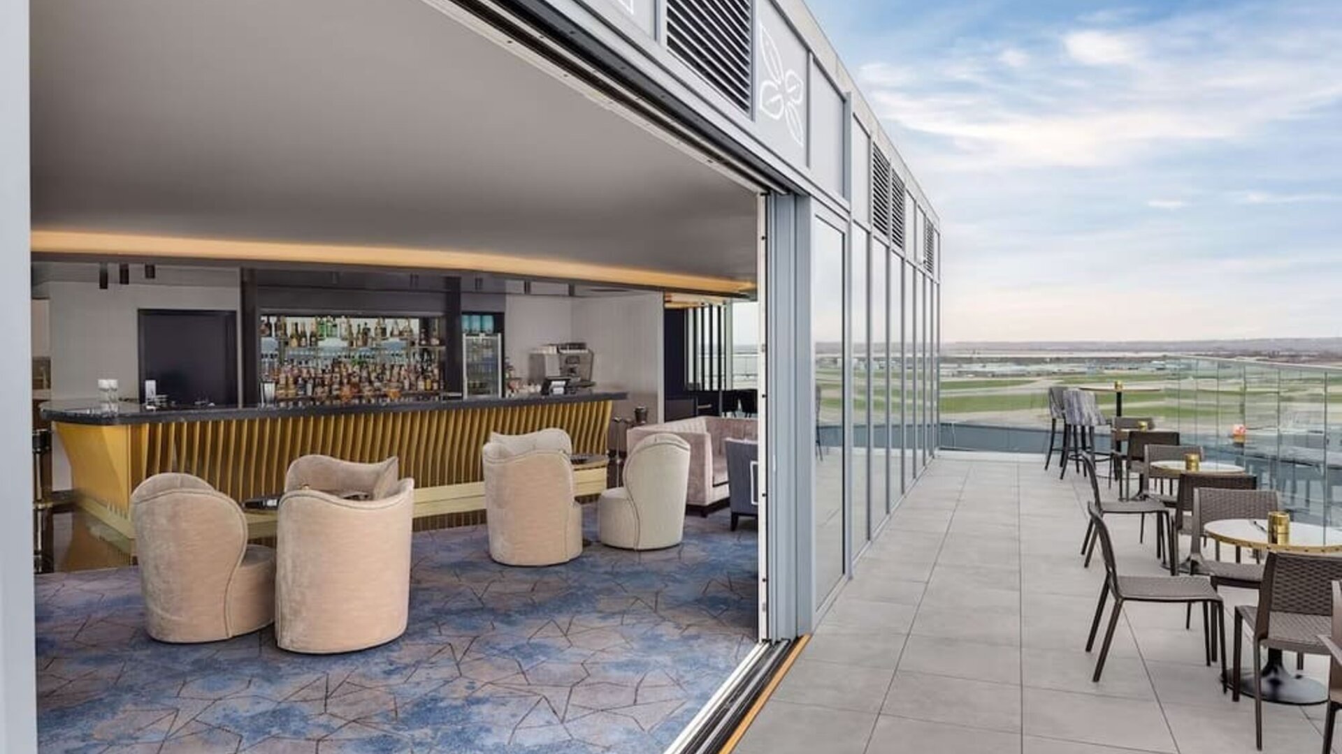 Outdoor chairs near the bar at Hilton Garden Inn London Heathrow Terminals 2 And 3.