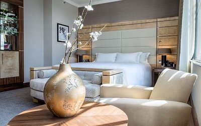 Day use room with natural light at Hilton London Paddington.