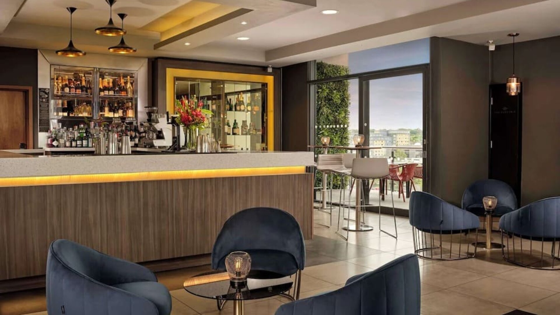 Cocktail bar at DoubleTree By Hilton Lincoln.