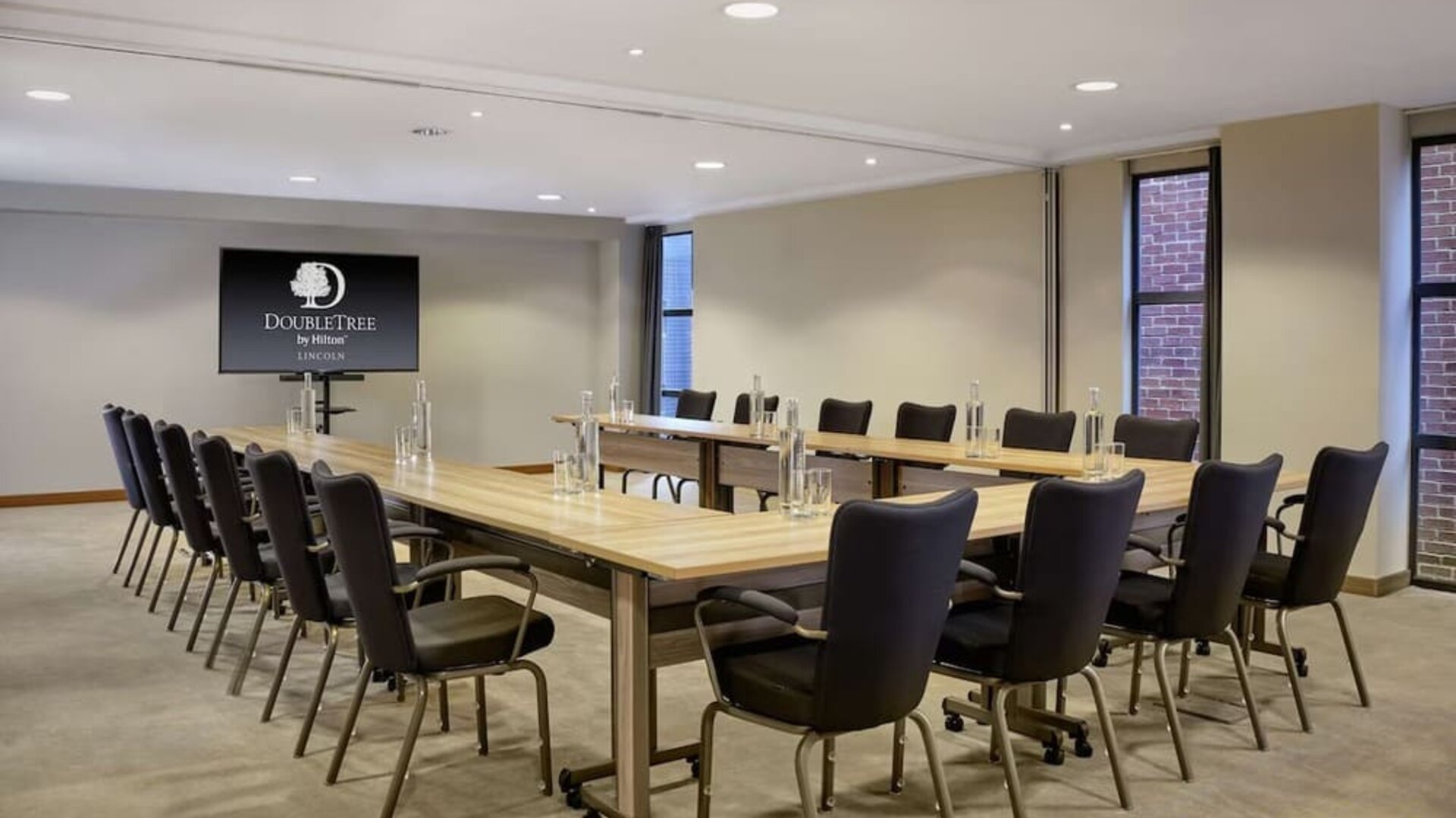 Professional meeting room at DoubleTree By Hilton Lincoln.