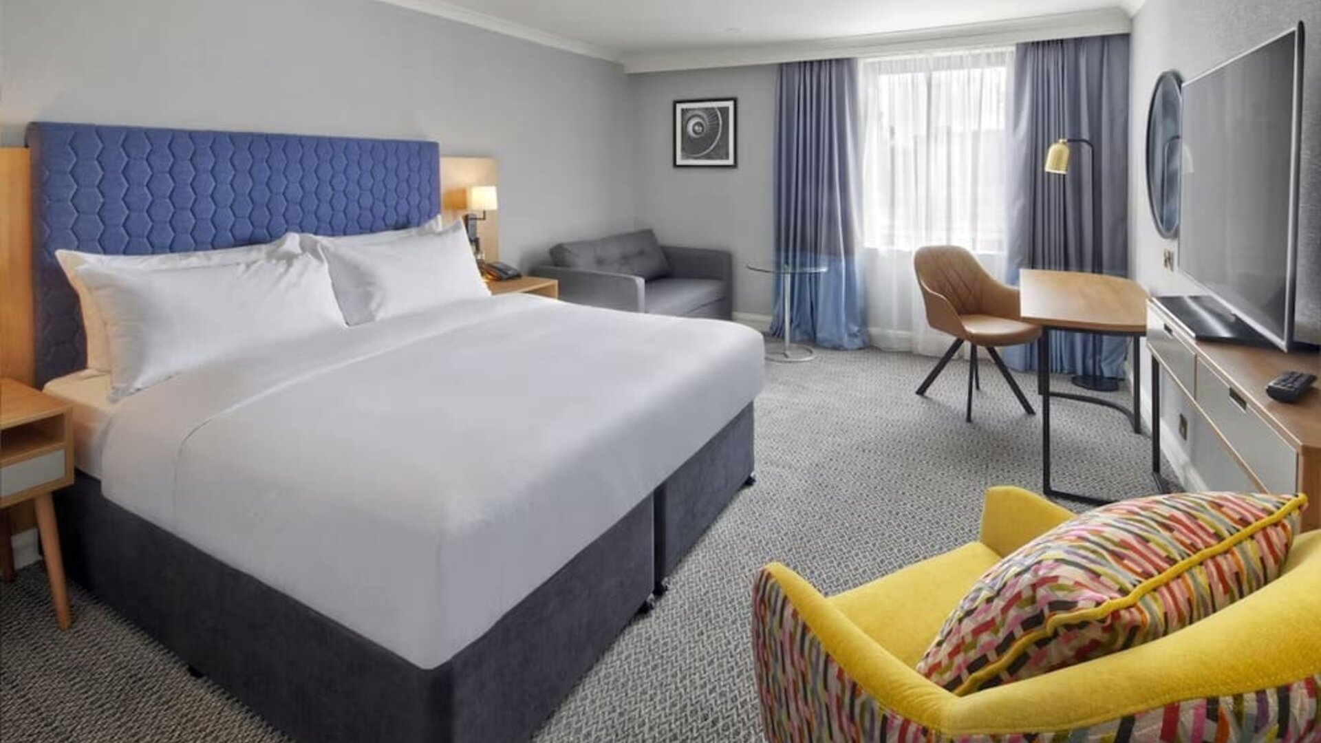 Day use room with natural light at DoubleTree By Hilton Manchester Airport.