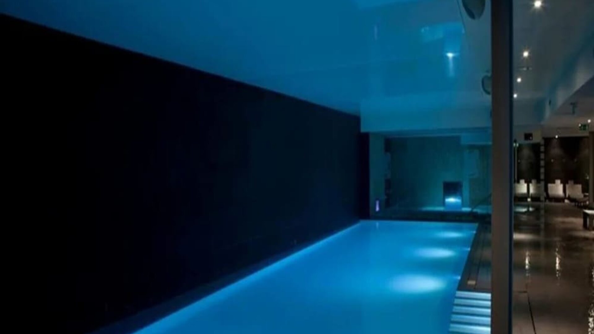 Refreshing indoor pool at DoubleTree By Hilton Hotel & Spa Chester.