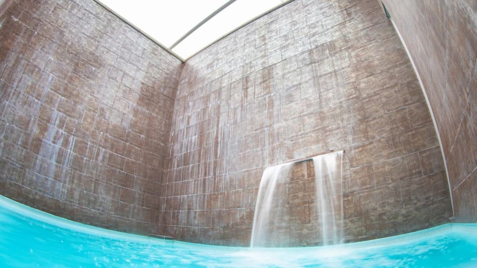 Refreshing outdoor pool at DoubleTree By Hilton Hotel & Spa Chester.