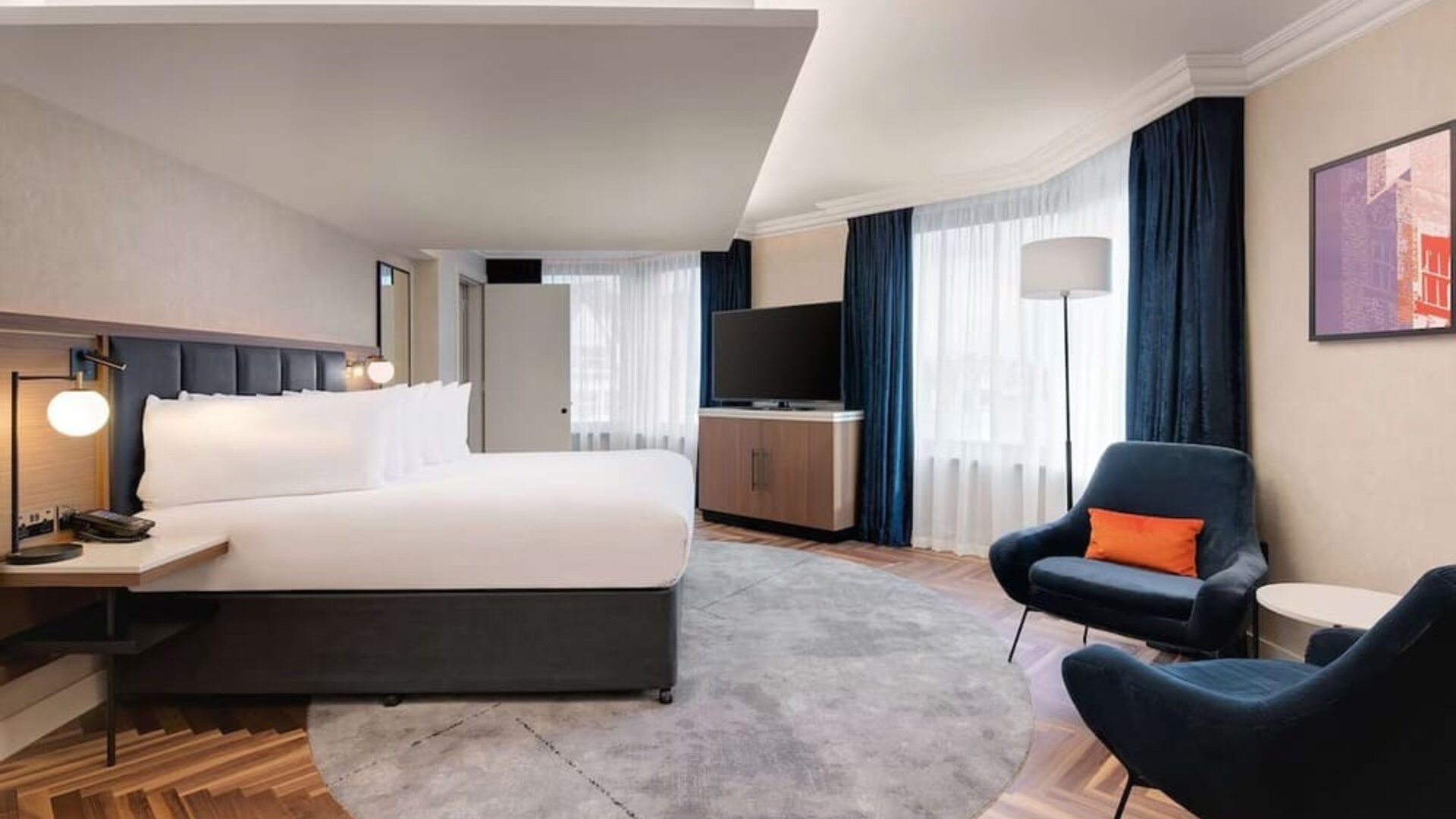 Spacious day use room at Hilton London Metropole. 