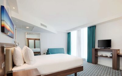 Day room with natural light at Hampton By Hilton London Stansted Airport.