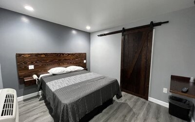 Day use room with AC at ERTH INN By AGA Bell Gardens.