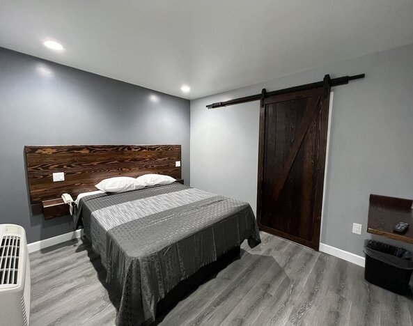 Day use room with AC at ERTH INN By AGA Bell Gardens.