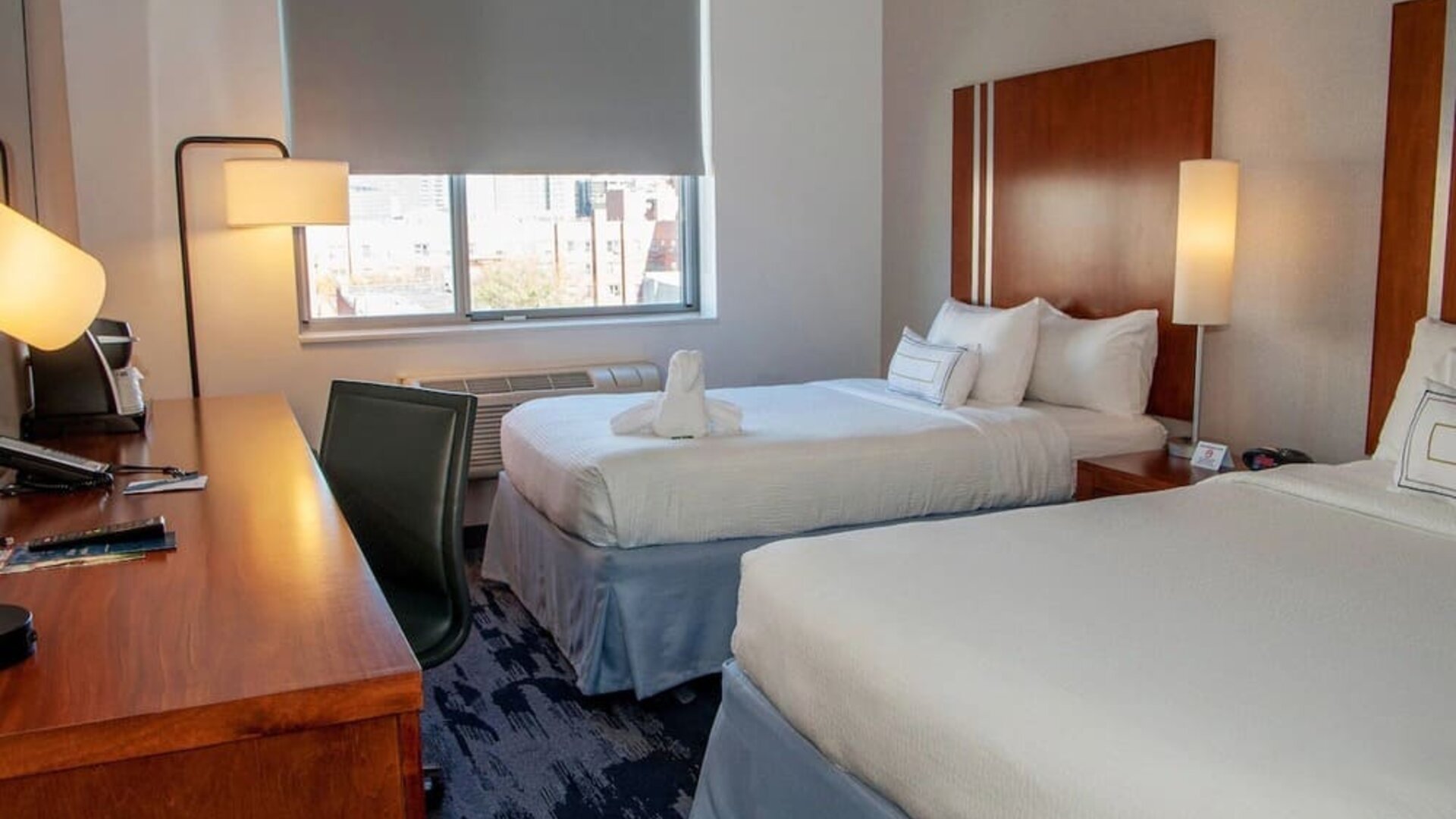 Queen beds at Fairfield Inn & Suites New York Brooklyn.