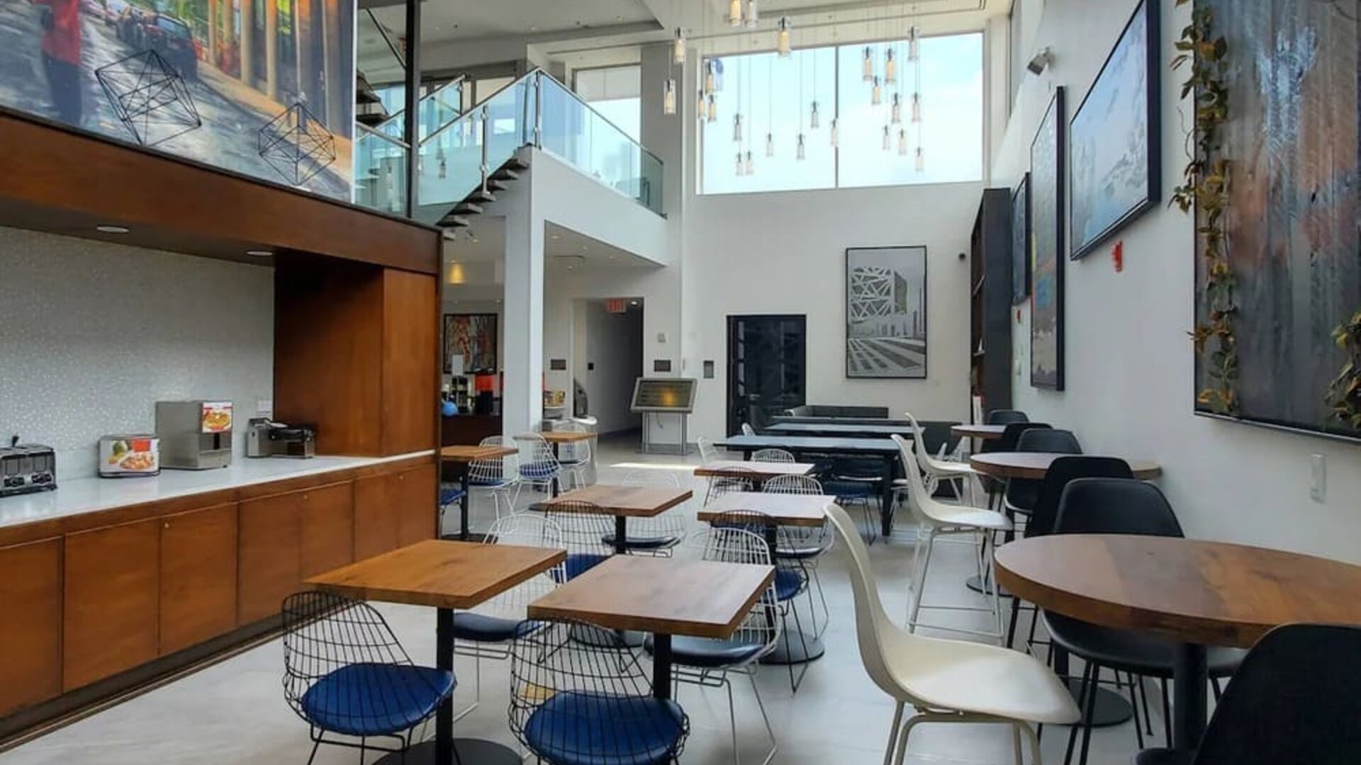 Dining area at Fairfield Inn & Suites New York Brooklyn.