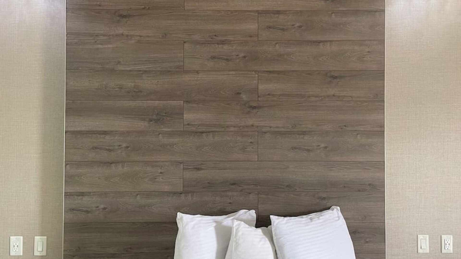 Romantic king suite at Express Inn - Richey.