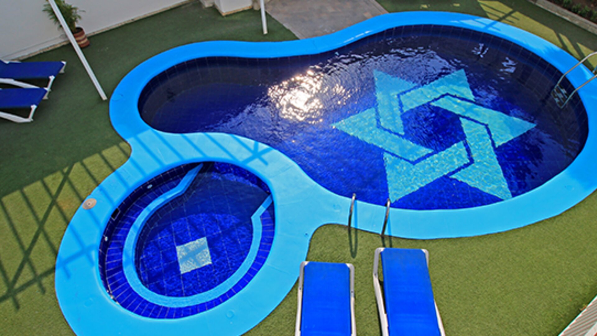 Hotel Abi Inn By GEH Suites