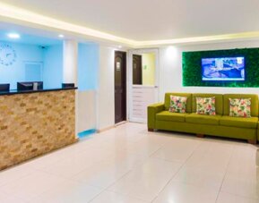 Hotel Avexi Suites By GEH Suites