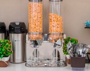 Hotel Avexi Suites By GEH Suites