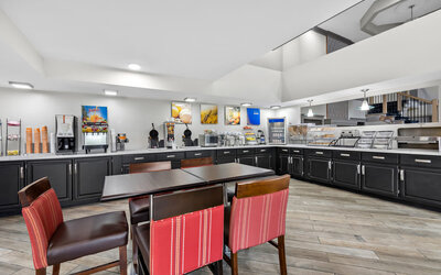 Dining room at Comfort Inn & Suites Nashville.